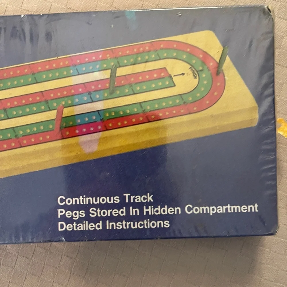 Cardinal VTG Solid Wood 2 Player No. 62 Cribbage Board With Pegs New In Package. - Picture 2 of 6